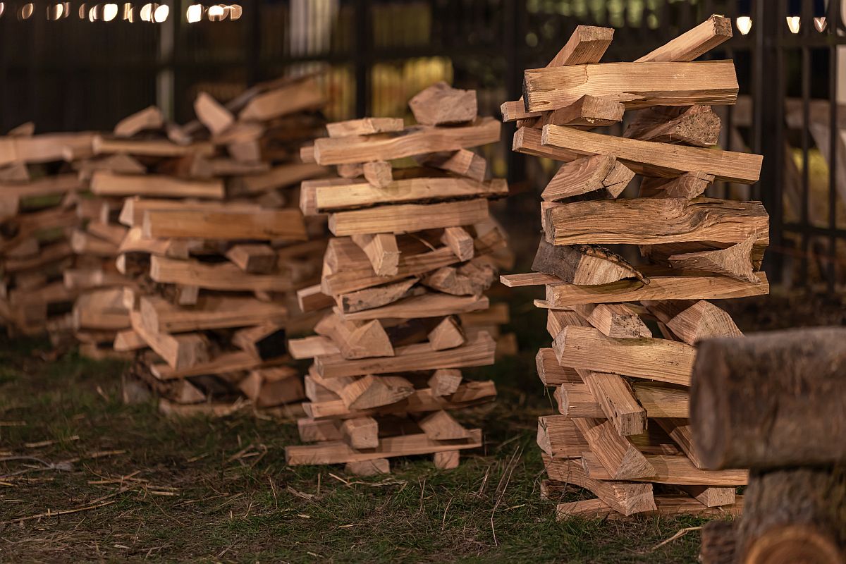 Bien plus qu'un tas de bois : Les secrets d'un stockage efficace pour le chauffage